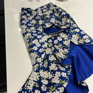 Womens Alice and Olivia beautiful royal blue skirt with flowers